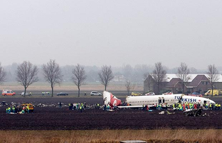 Illustration for article titled Airplane Crashes Breaking In Three Pieces, Only Nine Dead